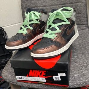 Air Jordan ones retro high OG‘s size 6